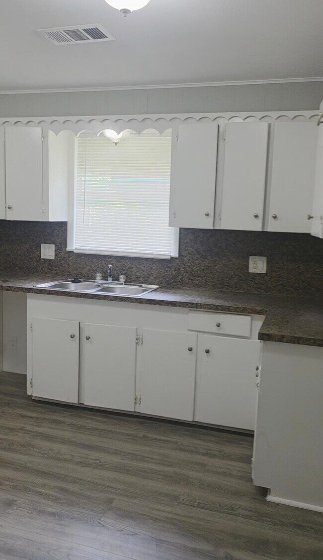 Building Photo - 407 E Homan Ave