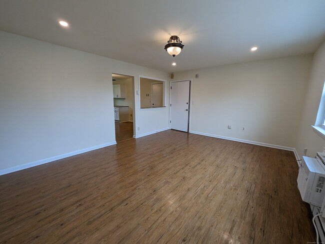 Building Photo - 101 Belair Dr
