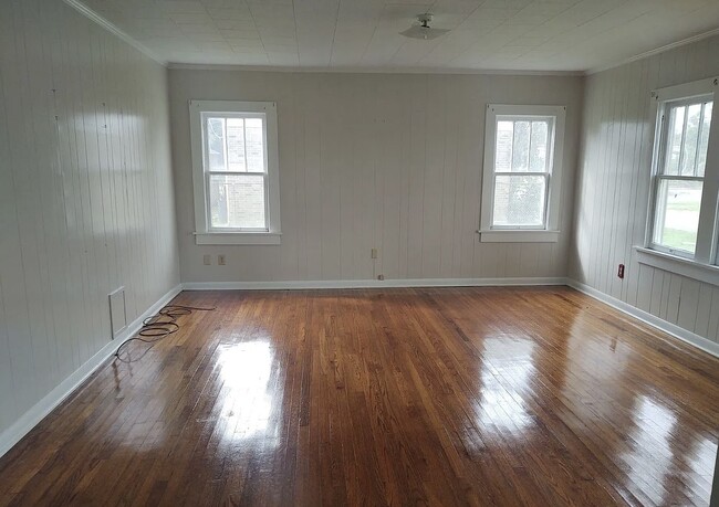 Building Photo - 131 Castille St