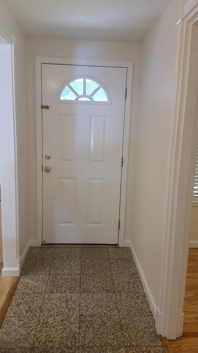 Building Photo - 34199 Cromwell Pl