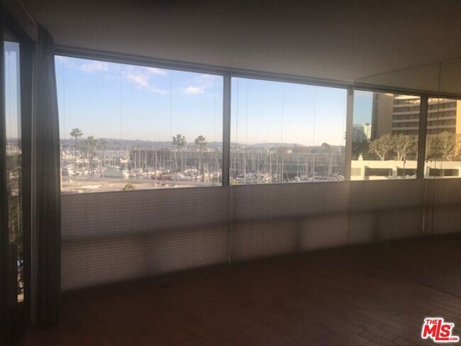Building Photo - 4314 Marina City Dr