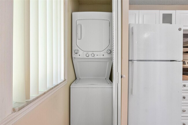 Building Photo - 967 Coral Club Dr