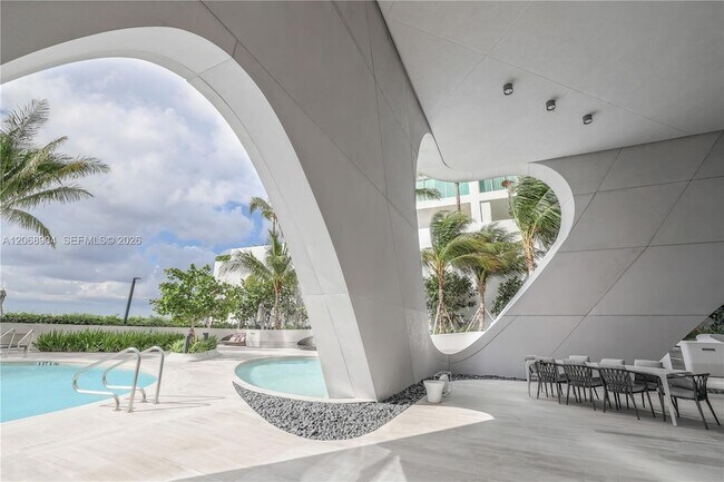 Building Photo - 1000 Biscayne Blvd