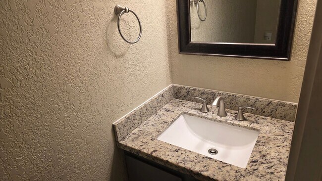 Building Photo - Open Concept Townhome with Balcony
