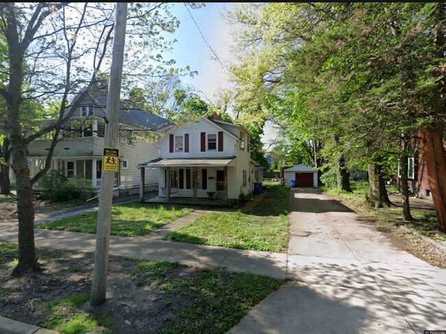 Building Photo - 10024 Burton Ave