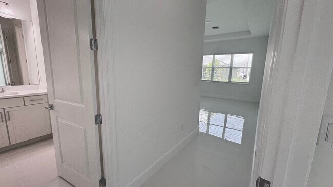 Building Photo - 5722 Aleppo Pl