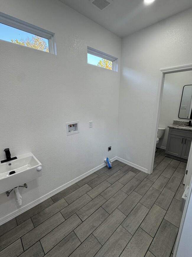 Building Photo - 109 Cuchens Ln