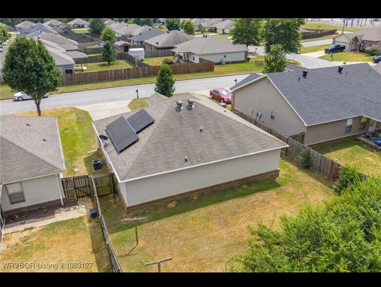 Backyard - 2410 Ridgeway Ln