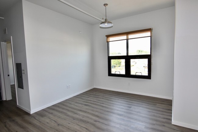 Building Photo - 4800 Brown St