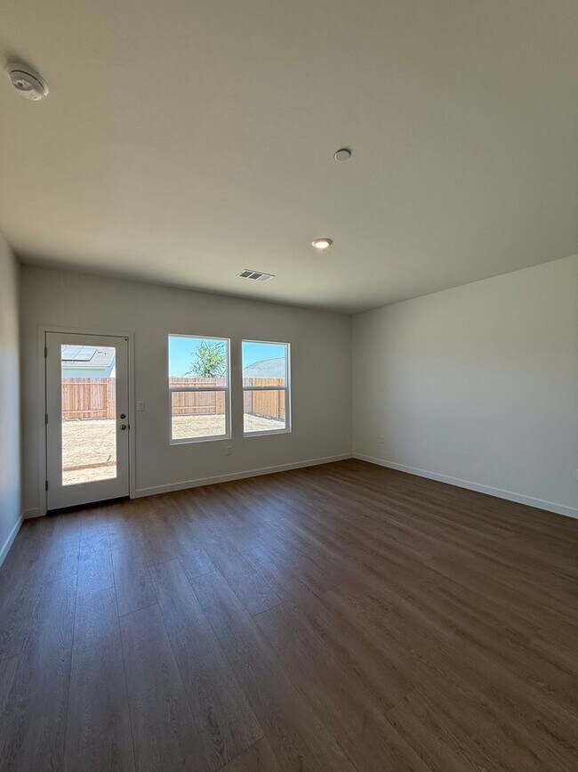 Building Photo - 510 Cobain Ct