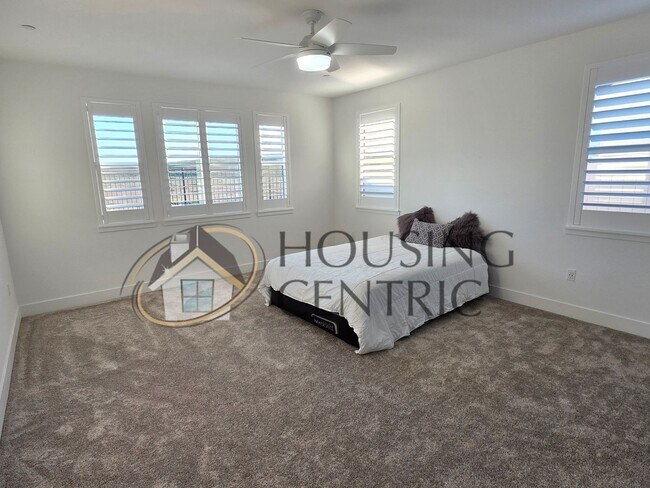 Building Photo - Executive Single Story Rental in HIGHLY DESIRABLE Heritage 55+ Community!