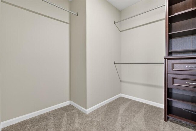Building Photo - 4537 Grandview Pkwy