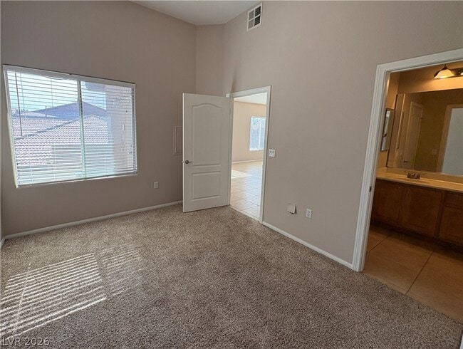 Building Photo - 2305 W Horizon Ridge Pkwy