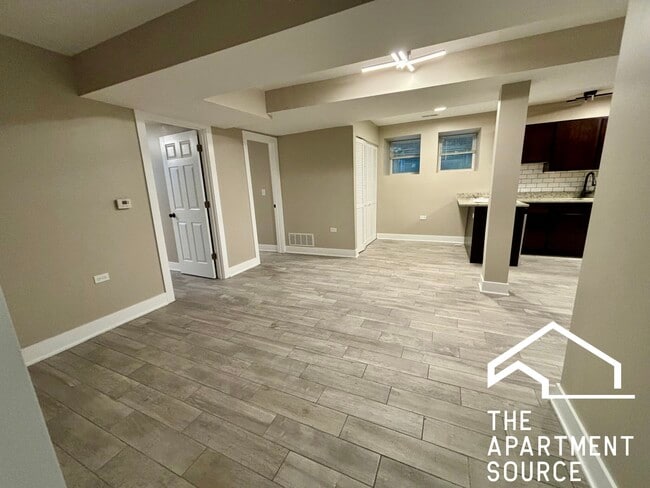 Building Photo - 3301 N Harding Ave