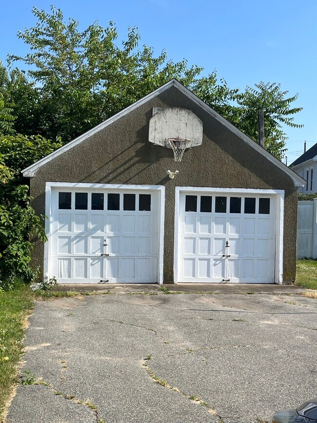 Building Photo - 83 Ledyard Ave