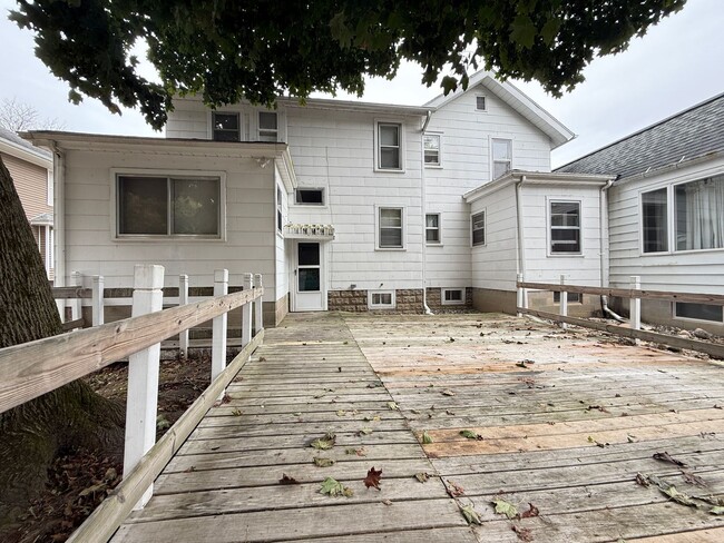 Building Photo - NEW REMODELED- 2 bedroom duplex
