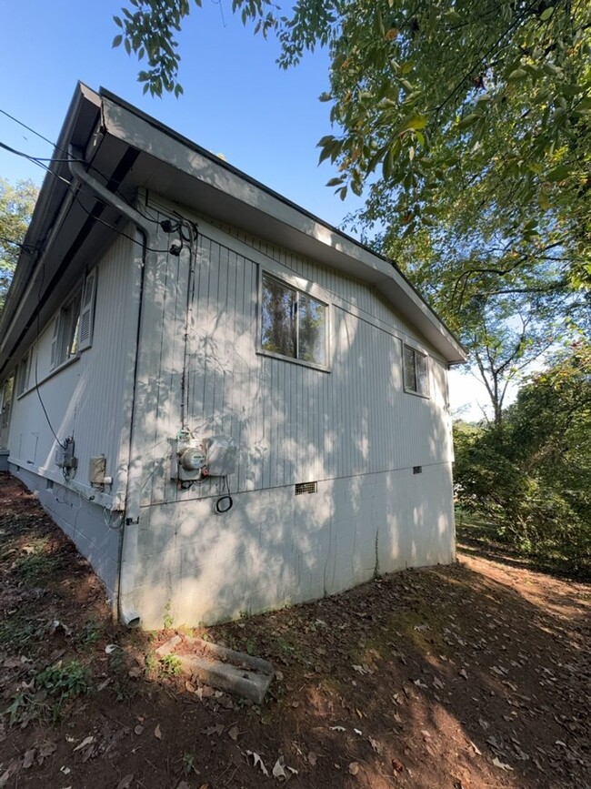 Building Photo - Pet Friendly! 3 bedroom in East Chattanoog...