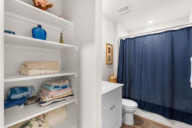 Building Photo - 1444 Acorn Wood