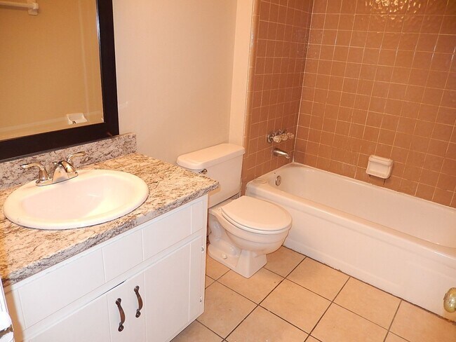 Building Photo - LOVELY 2/1.5 NW Twn w/ Granite Counters, Deck, Fenced Yard, & More! $1275/month Avail August 1st!