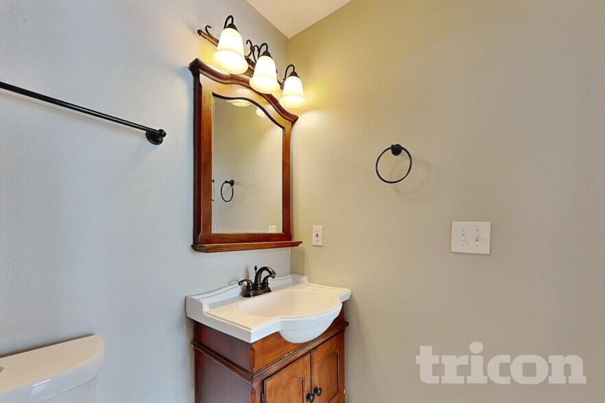 Building Photo - 13344 Laraway Dr