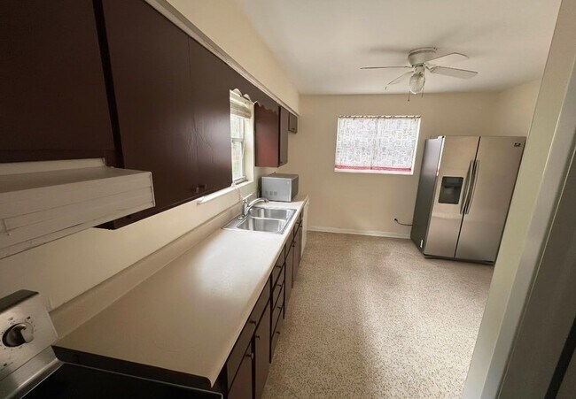 Building Photo - 6064 Longchamp Dr