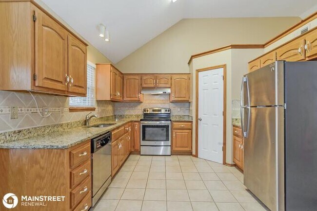 Building Photo - 1608 Tyler Dr, Raymore, MO 64083