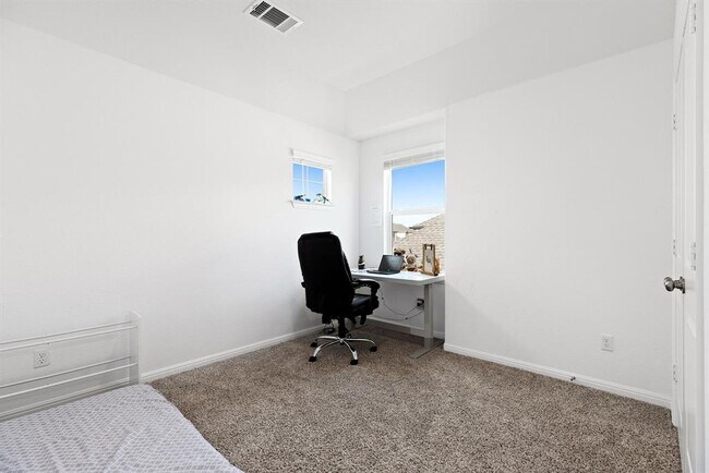 Building Photo - 120 Lenera Dr