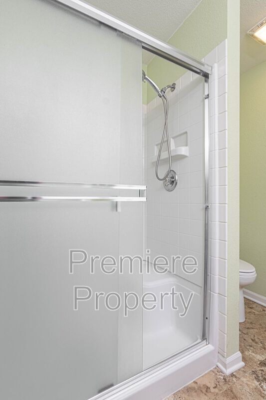 Building Photo - 6102 NE Kensington Dr