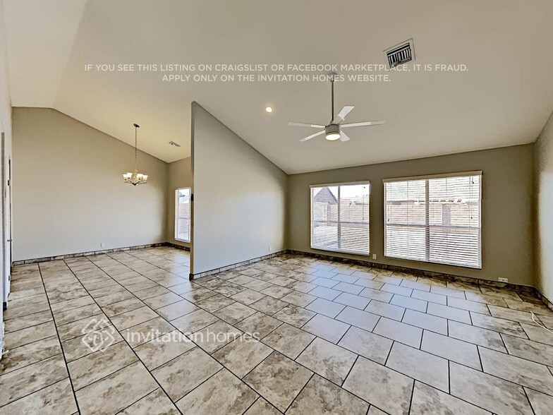 Building Photo - 7141 W Paradise Dr