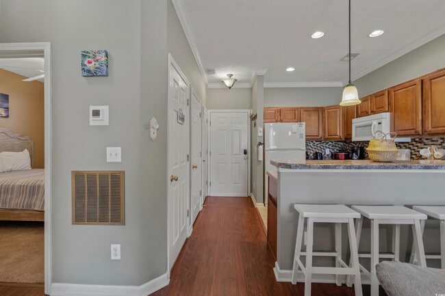 Building Photo - 480 River Oaks Dr