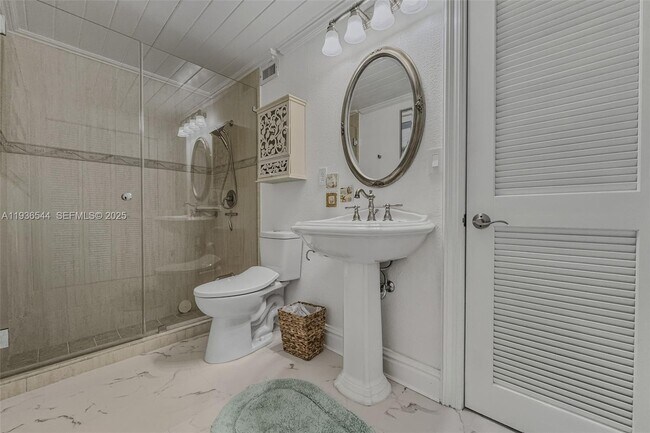 Building Photo - 16 North Dr