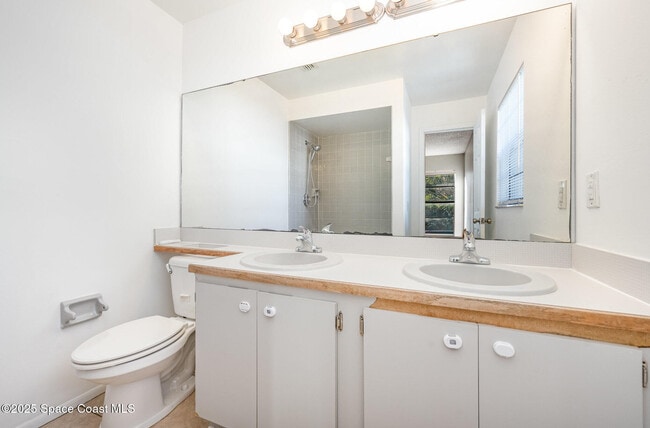 Building Photo - 869 Yorktowne Dr