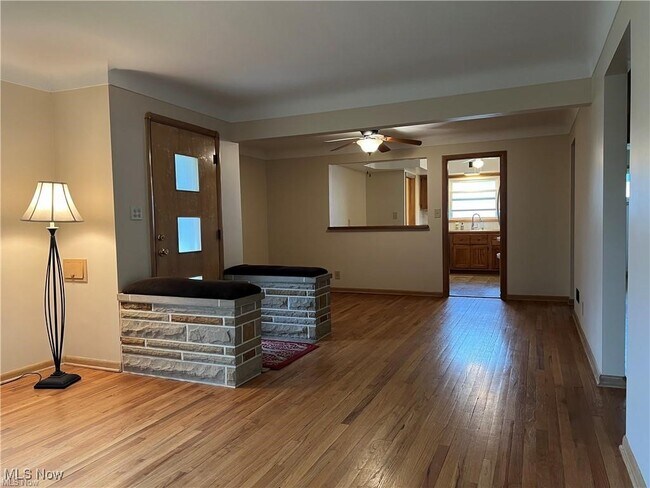 Building Photo - 7570 Hoertz Rd