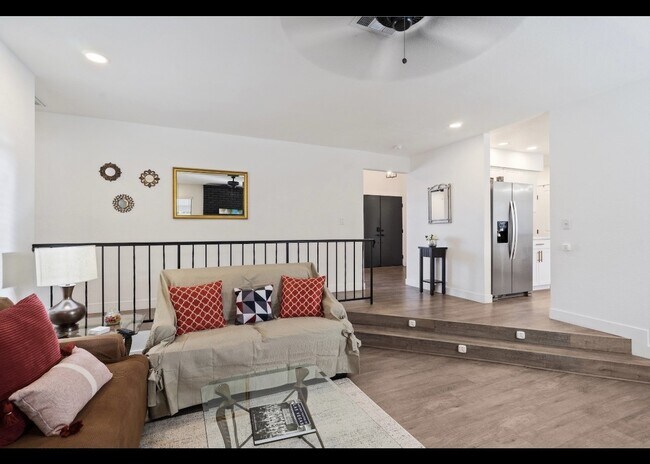 Building Photo - Fully Furnished Executive Rental in Las Ve...