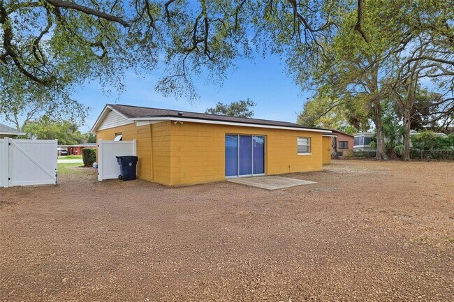 Building Photo - 2327 W Knollwood Pl
