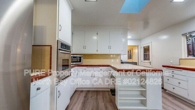 Building Photo - 2450 Grosse Ave