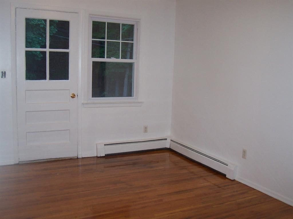 Building Photo - 23 Doxbury Ln