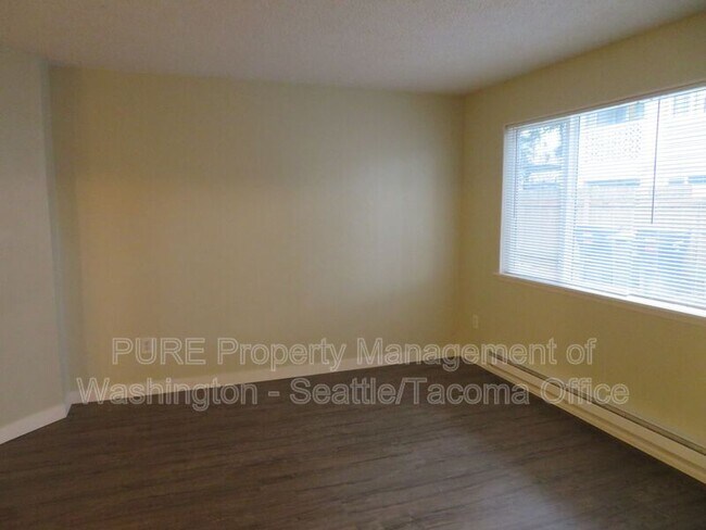 Building Photo - 1011 18th St NE