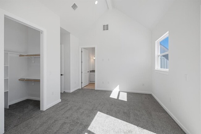 Building Photo - 267 Lourdes Ct