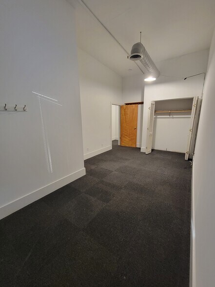 Building Photo - 122 N 3rd St