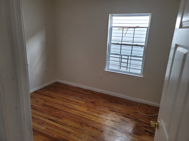 Building Photo - 323 E Jersey St
