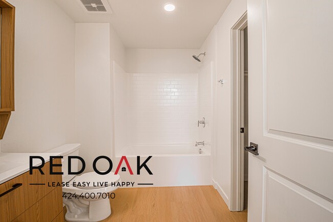 Building Photo - 856 S Gramercy Dr