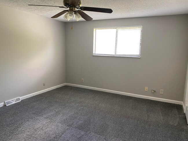 Building Photo - 822 Ronson Ave