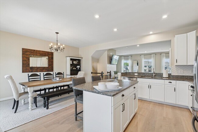 Building Photo - Beautiful 3B/2.5B Townhome in Downingtown ...