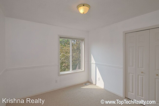 Building Photo - 4 br, 2.5 bath House - 5910 NW Snowlily Dr