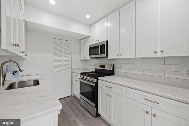 Building Photo - 8157 Community Dr