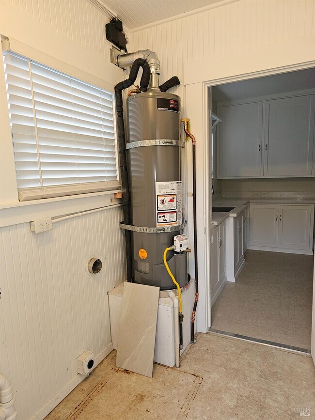 Building Photo - 412 Lincoln St