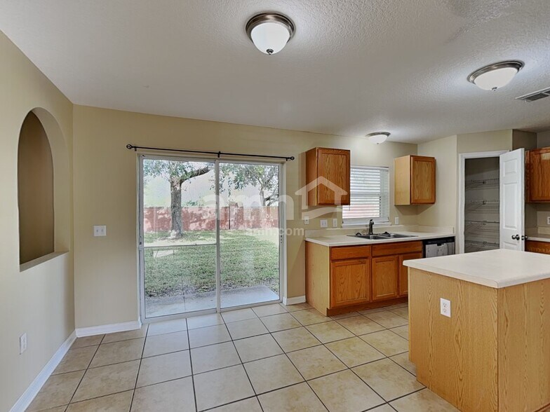 Building Photo - 1605 Pickard Cir