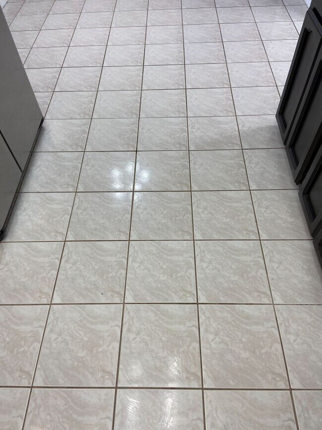 Building Photo - Home For Rent