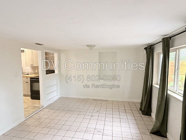 Building Photo - 776 27th Ave N